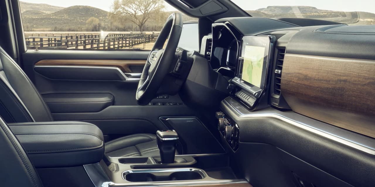 From School Drop-Offs to Stadium Parking: Why Families Near Akron Rely on the Chevy Silverado 1500