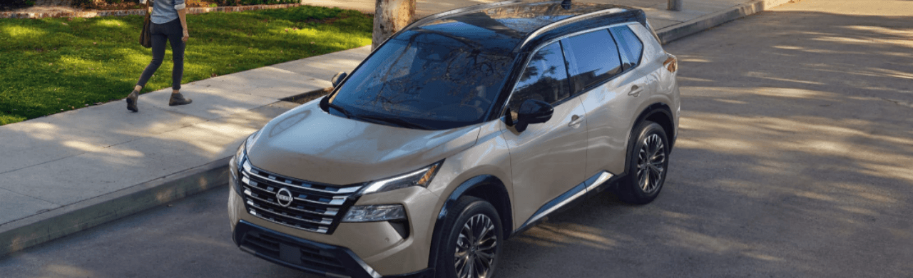 What tech features come standard on the Nissan Rogue SL for daily commuting?
